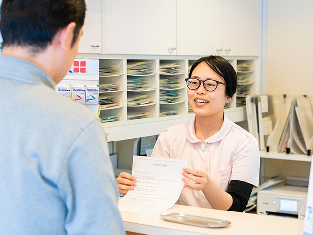 受付・問診票の記入